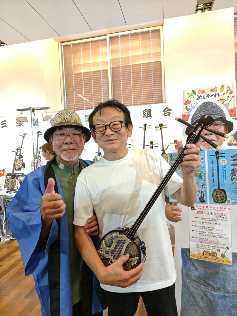 沖縄三線制作事業協同組合に行ってきました